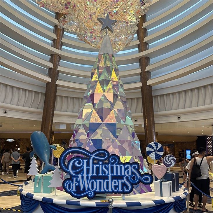 hotel lobby christmas tree hotel lobby christmas tree