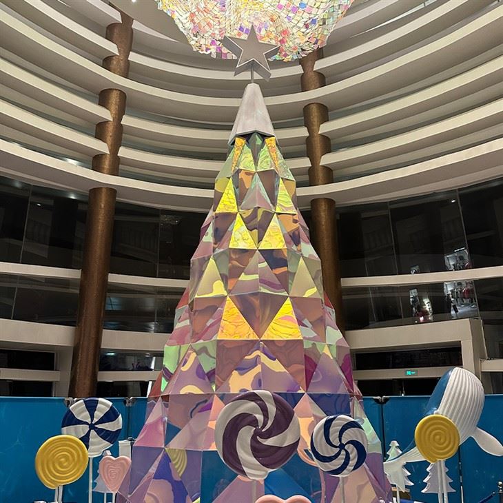 shopping mall christmas tree shopping mall christmas tree